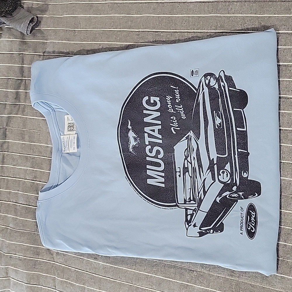 Ladies 2x Ford Mustang tshirt